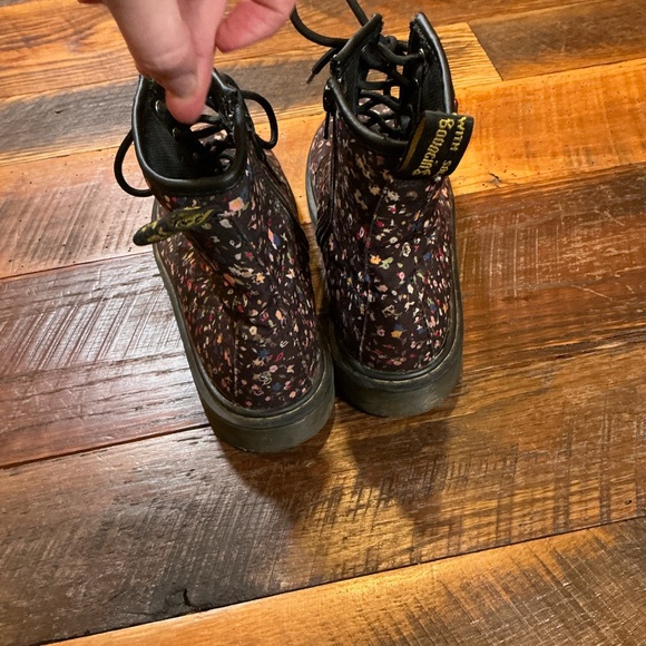 Dr. Martens Courtney Black Floral Combat Boots Women’s Size 8 - Picture 7 of 11